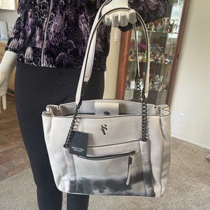 Simply Vera Wang Large Ti Di Rockridge Gunmetal Silver Zip Closure Interior